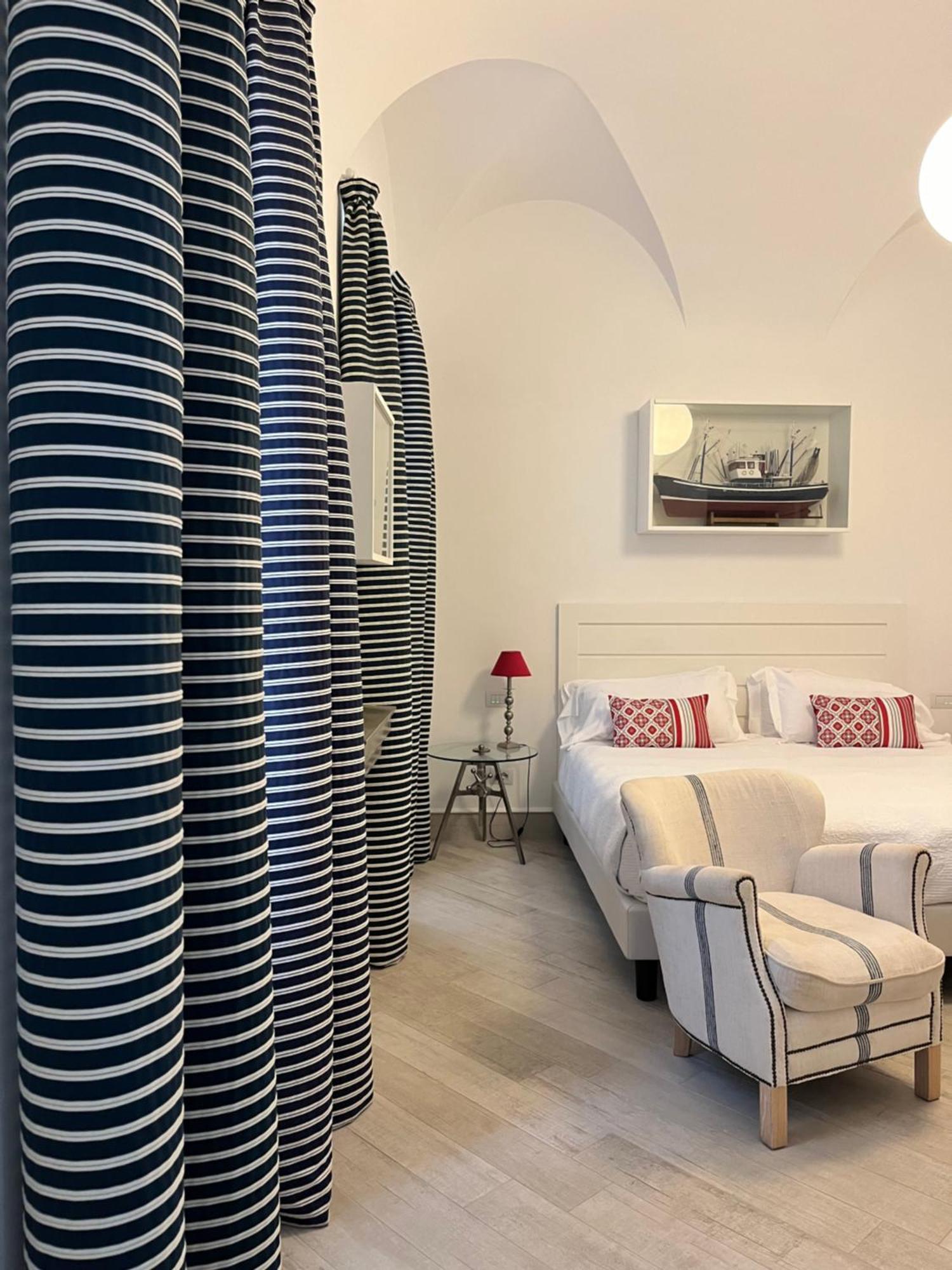 Hotel Marina Charming Rooms Finale Ligure Extérieur photo
